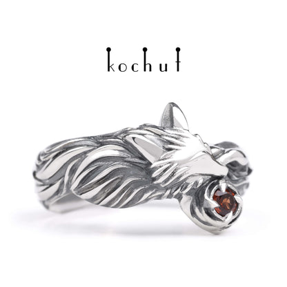 Kleiner Fuchs — Ring aus oxidiertem Silber mit Granat