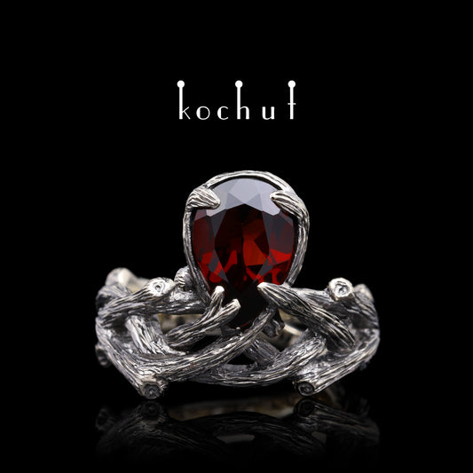 Galadriel — Ring aus Weißgold mit Granat, beschichtet mit schwarzem Rhodium