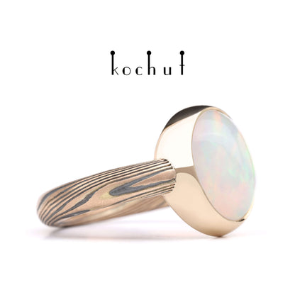 Haiku — Mokume-Ring aus Rotgold, graviertem und oxidiertem Silber mit Opal