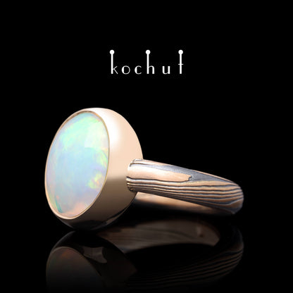Haiku — Mokume-Ring aus Rotgold, graviertem und oxidiertem Silber mit Opal