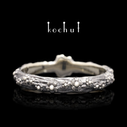 Vergissmeinnicht — Ring aus Weißgold mit hellgelbem Diamanten, überzogen mit schwarzem Rhodium
