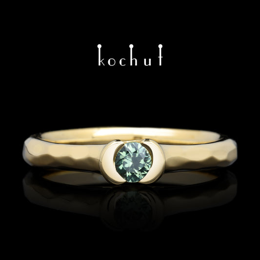 Absolute — Verlobungsring aus gelbem 18K Gold mit grünem Saphir
