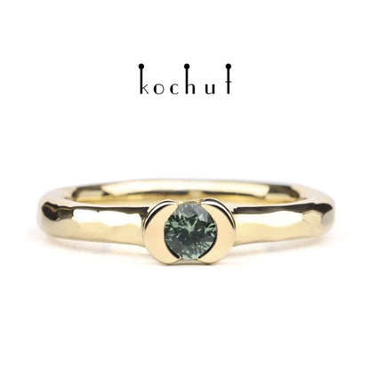 Absolute — Verlobungsring aus gelbem 18K Gold mit grünem Saphir