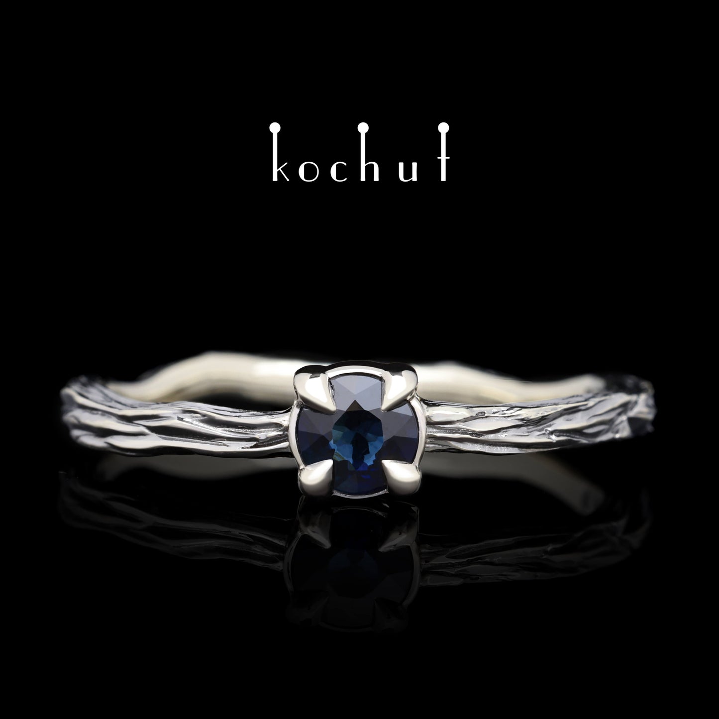 Winterzweig — Weißgoldring mit Saphir, beschichtet mit schwarzem Rhodium