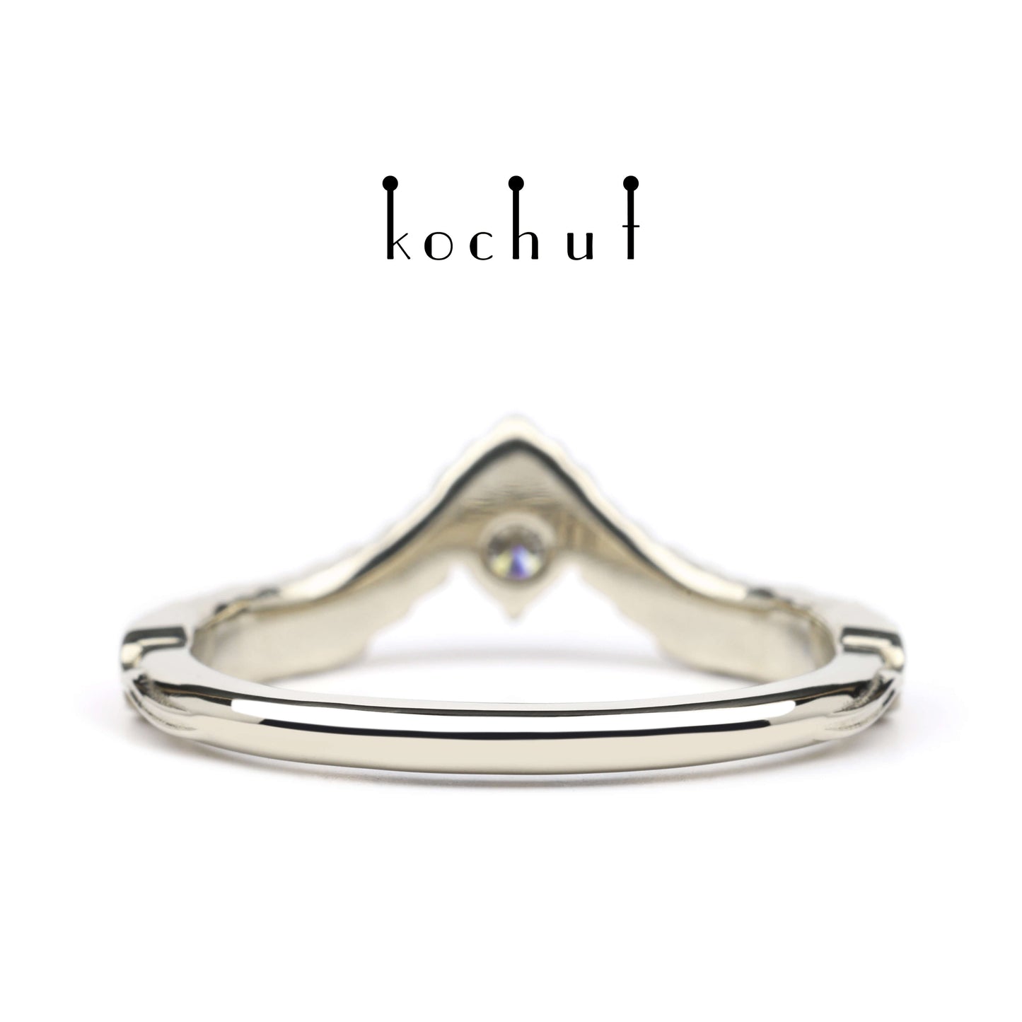 August-Schatz — Ring aus Weißgold mit Diamant