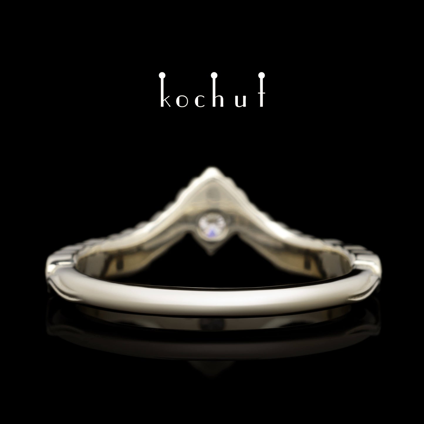August-Schatz — Ring aus Weißgold mit Diamant