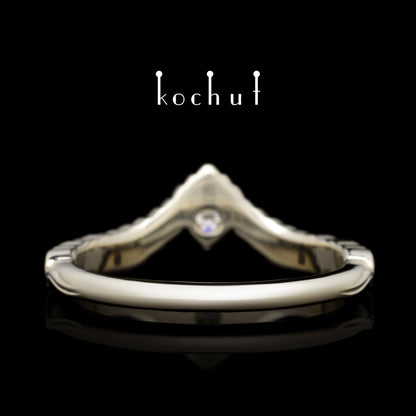 August-Schatz — Ring aus Weißgold mit Diamant