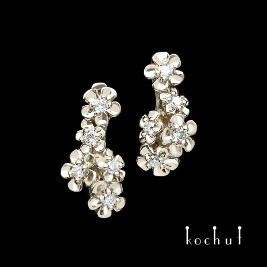 Florale Tiara — Ohrringe aus Weißgold mit Diamanten