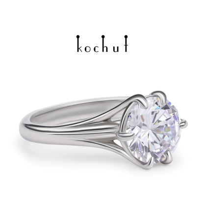 Melian — Verlobungsring aus Weißgold mit einem Diamanten, rhodiniert mit Weißrhythm.