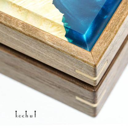 Relictium — Box aus Walnuss, Ahorn und Epoxidharz
